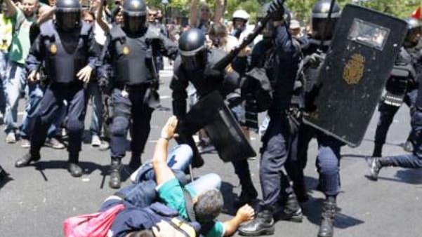 Reprime violentamente la policía a mineros en Madrid