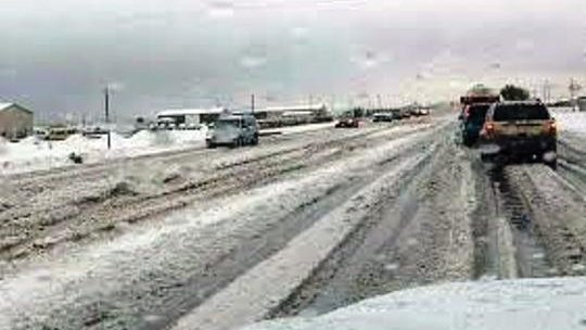 Cuauhtémoc: aunque sigue nevando, ya abrieron carreteras