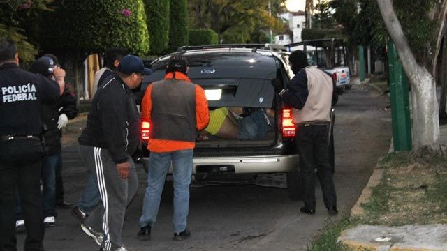 Encuentran cadáveres de dos fotógrafos en Michoacán