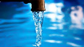 Agua escasa... y gratuita: el 70 por ciento no la paga