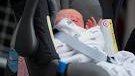 ¿Cómo reacciona la gente al ver a un bebé encerrado en un auto?