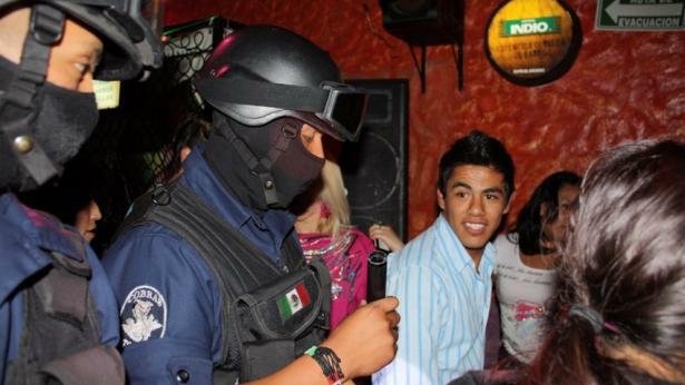 Mega operativo de 500 elementos clausuran 20 bares en Ciudad Juárez