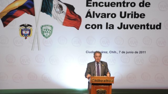 Alaba ex presidente de Colombia al gobierno de Duarte