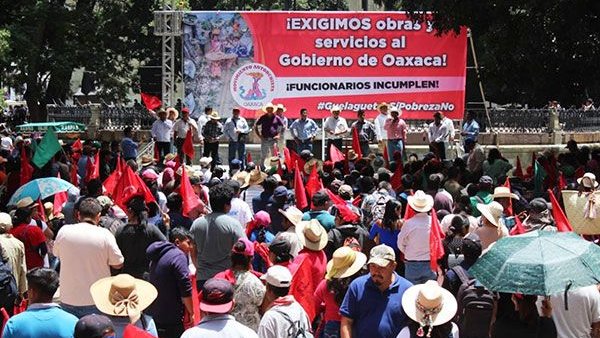 Más de siete mil antorchistas marchan en Oaxaca; piden obras y servicios