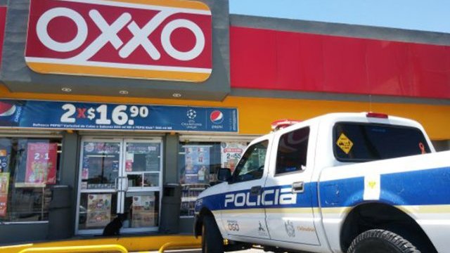 Armados con cuchillos, sujetos asaltaron un Oxxo en Chihuahua