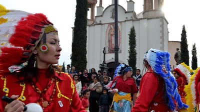 Matachines le bailan a la morenita del Tepeyac en el Santuario