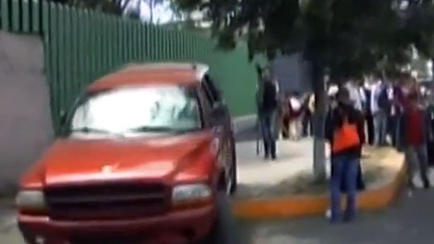 Arrollan a normalistas que protestaban en Morelia; 5 están graves