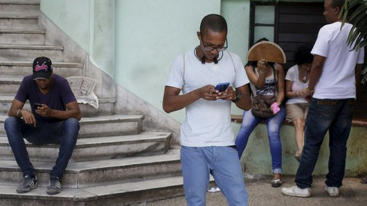 Estrena Cuba wifi en plazas públicas de 16 ciudades