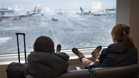 Tormenta invernal obliga a cancelar 500 vuelos en Chicago