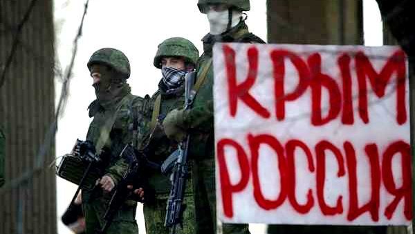 Rusia bloquea Crimea; envía más tropas