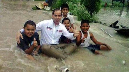 Candidato en Piedras Negras aprovecha inundaciones para hacer propaganda