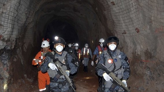 Reportan secuestro de 12 empleados de minera canadiense en Cocula