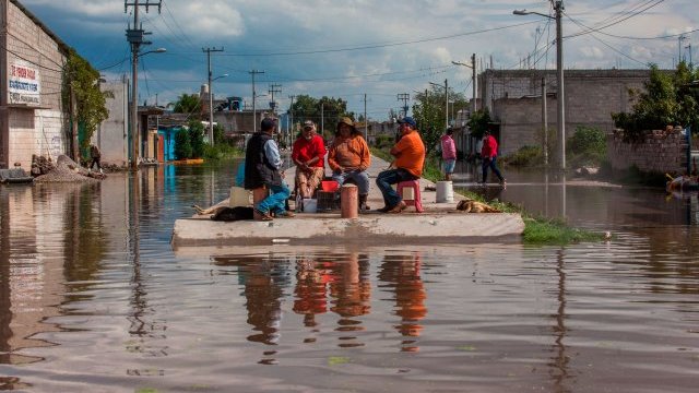 Frente a la tragedia por inundaciones, AMLO solo anuncia censo