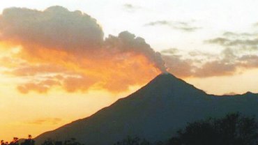 Entra en fase explosiva el volcán de Colima