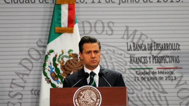 Ordena Peña Nieto a banca pública financiar proyectos públicios